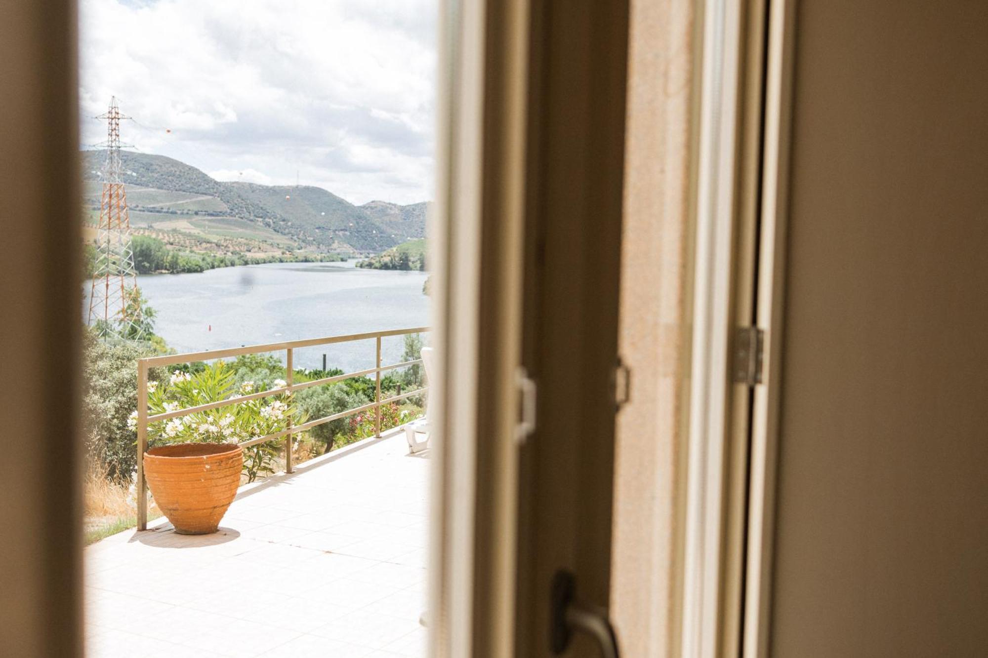 Гостевой дом Olhares Do Douro Торри-ди-Монкорву Экстерьер фото